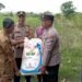Dukung Ketahanan Pangan, Polsek Cerme Salurkan Bantuan Pupuk untuk Petani