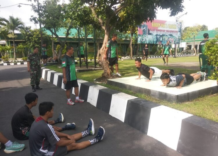 Para Pemuda Calon Prajurit TNI-AD Jalani Gemblengan Fisik di Makodim 0817/Gresik
