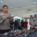 Kapolres Gresik Periksa Langsung Senjata Api Revolver dan Laras Panjang: Pastikan Penggunaan Sesuai Produser !!