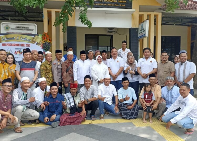 Kompak !! Wabup Gresik, Wabup Terpilih dan Ketua DPRD Hadiri Peringatan HPN KWG 2025