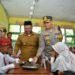 Duet Kapolres Milenial dan Bupati Gus Yani Bagikan Ratusan Paket Makanan Bergizi Gratis di UPT SDN 71 Gresik