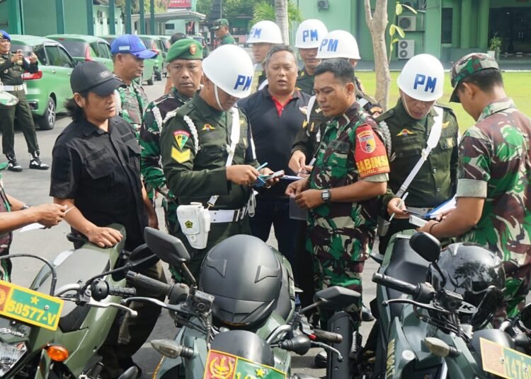 Kodim 0817/Gresik Gelar Pemeriksaan Kendaraan Dinas Cegah Pelanggaran Lalu Lintas