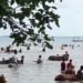 Babinsa Sangkapura Bawean Hadiri Tradisi Rasol, Memandikan Sapi di Pantai Usai Musim Tanam