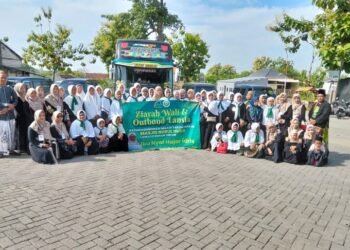 BKMM Nurul Huda Lowayu Gelar Ziarah Wali dan Outbound Lansia: “Wajah Boleh Keriput, Belajar Agama Tak Boleh Surut”