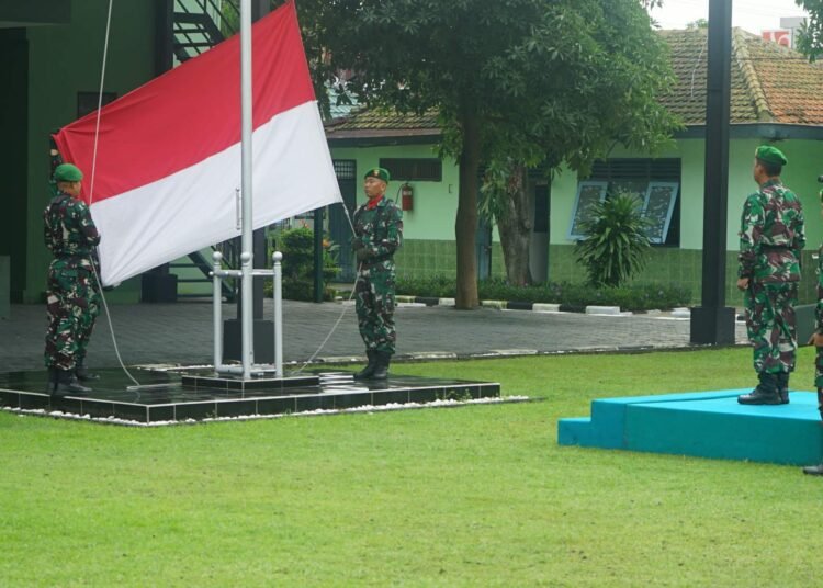 Kodim 0817/Gresik Rutin Gelar Upacara Bendera Hari Senin Wujud Kedisiplinan dan Penghormatan terhadap Nilai Kebangsaan