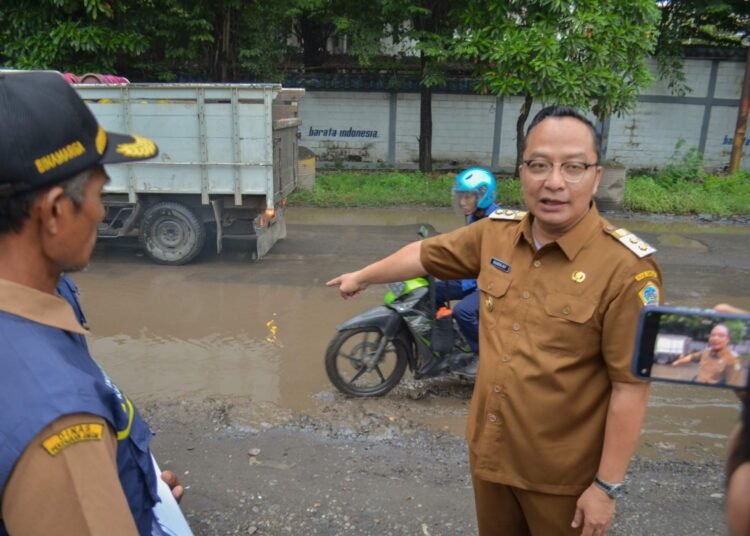 Sidak Jalan Rusak, Wabup Gresik dr. Alif Langsung Perintahkan Diperbaiki Malam Ini Juga !!