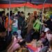 Wagub Jatim Emil Dardak Kunjungi Tenda Pengungsian Warga Terdampak Banjir Luapan Kali Lamong