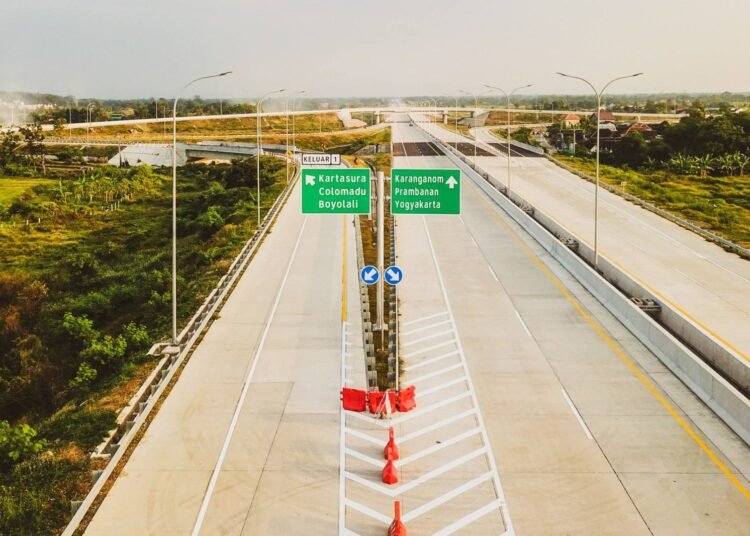 Mantap !! Dukung Kelancaran Arus Mudik dan Logistik Jelang Lebaran 2025, SIG Jamin Kekokohan Konstruksi Tol Jogja-Solo