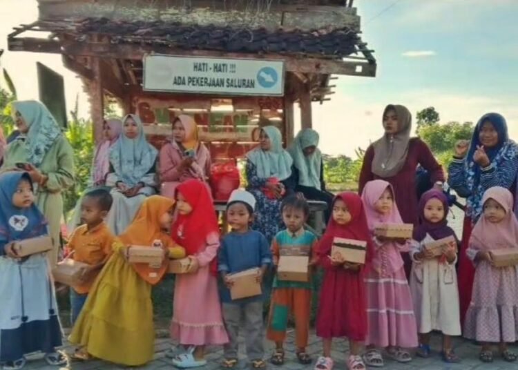 Ajarkan Kebaikan Sejak Dini, Siswa KBM-RAM NU Bulangan Diajak Berbagi Takjil di Bulan Ramadan Bergelimang Berkah