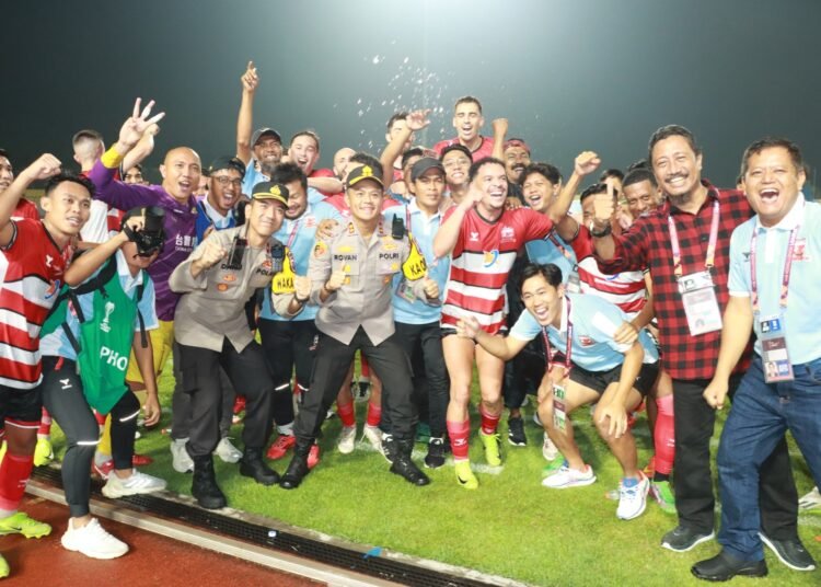 Teriakan Terima Kasih Bapak Polisi Menggema di Stadion Gejos saat Madura United Menang Telak Lawan Tainan FC