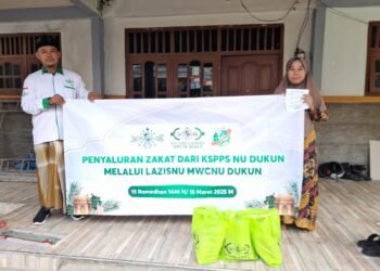 Ramadan ke-15, NUcare Lazisnu MWCNU Dukun Salurkan Zakat untuk Fakir Miskin dan Kaum Dhuafa