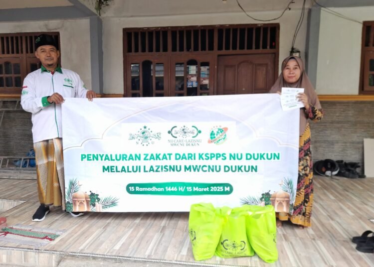 Ramadan ke-15, NUcare Lazisnu MWCNU Dukun Salurkan Zakat untuk Fakir Miskin dan Kaum Dhuafa