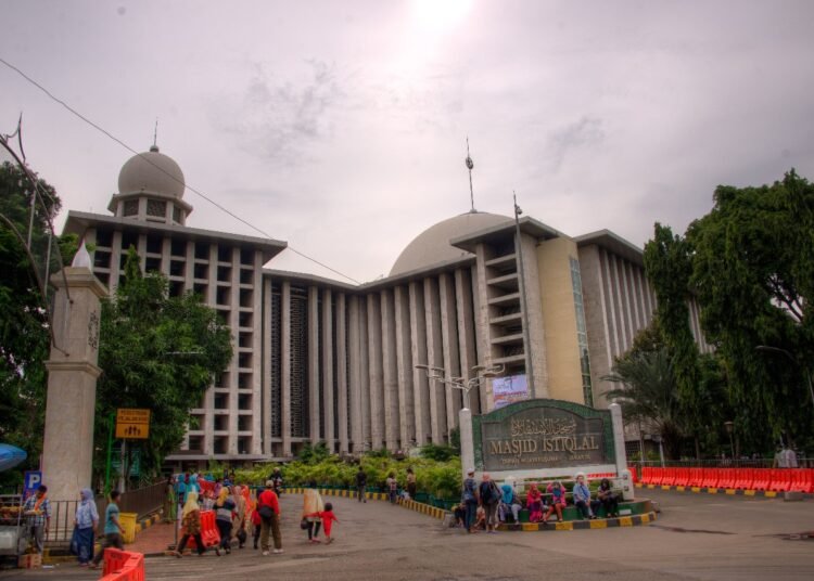 Wow, Masjid Istiqlal yang Dibangun dengan Semen SIG Jadi Tempat Ibadah Favorit Saat Ramadan