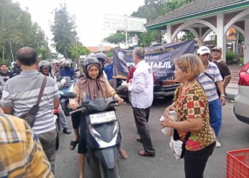 Masjid Nurul Jannah Petrokimia Gresik Jadi Saksi Bamag Turut Berbagi Ratusan Takjil di Momen Ramadan