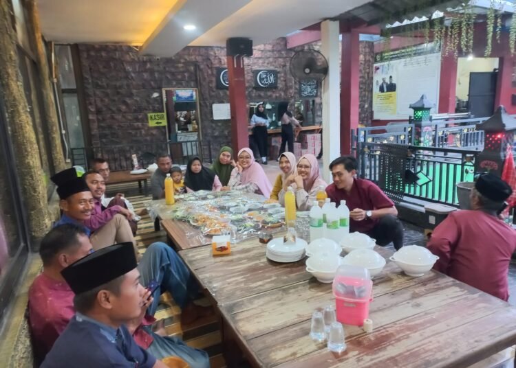 Gelar Bukber, Pemdes Gluran Ploso Benjeng Bersama BPD Sepakat Layani Masyarakat dengan Sepenuh Hati