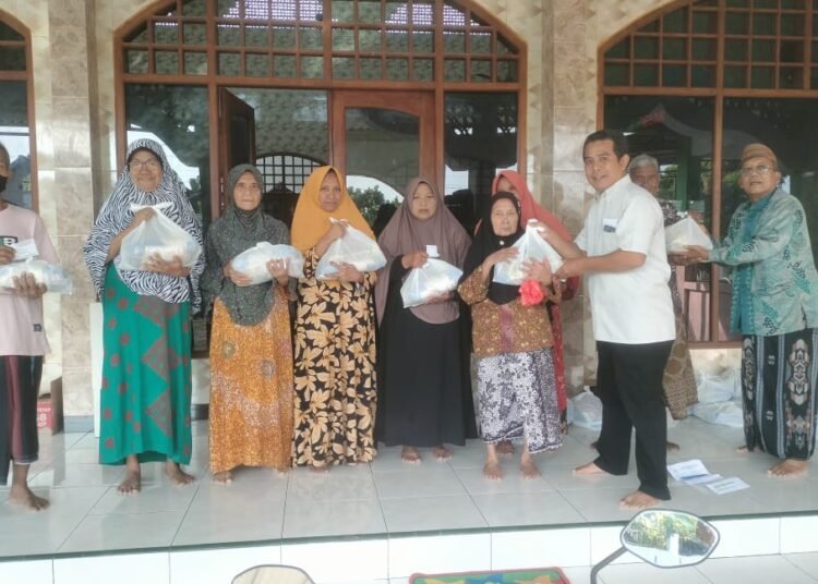 Alhamdulillah, Lazisnu Kalirejo Dukun Bagikan Ratusan Paket Sembako kepada Anak Yatim dan Fakir Miskin