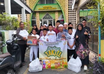 Jelang Akhir Ramadan MI Sunan Giri Sidomoro Buka Pintu Keberkahan dengan Peduli dan Berbagi