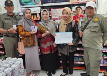 Jelang Lebaran, Puskesmas Mentaras Dukun Gelar Sidak Pengawasan Peredaran Makanan di Sejumlah Mini Market