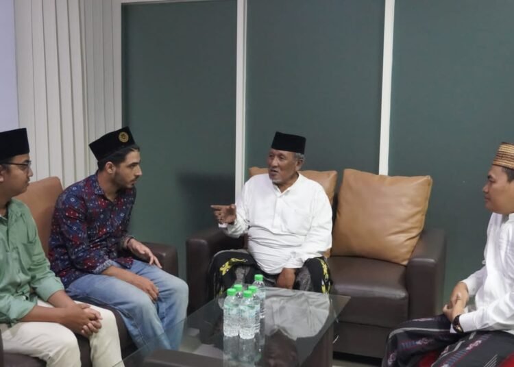Kepincut Kerukunan Islam di Indonesia, Mahasiswa Internasional Asal Afghanistan Kunjungi MUI Gresik