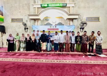 Cair !! Puluhan Guru Ngaji dan PAUD Terima THR Lebaran dari Pemdes Sidoraharjo Kedamean