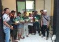 Puluhan Tukang Becak dan Dhuafa Sumringah Dapat Beras dan THR Lebaran dari KWG dan BAZNAS Gresik