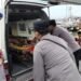 Sigap !! Personel Pos PAM Polres Gresik Gercep Evakuasi Awak Kapal yang Pingsan di Pelabuhan Gresik
