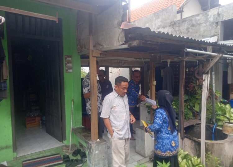 Berkah di Pengujung Ramadan, Rumah Janda Dhuafa yang Rusak Parah Diperbaiki Fraksi Gerindra Gresik