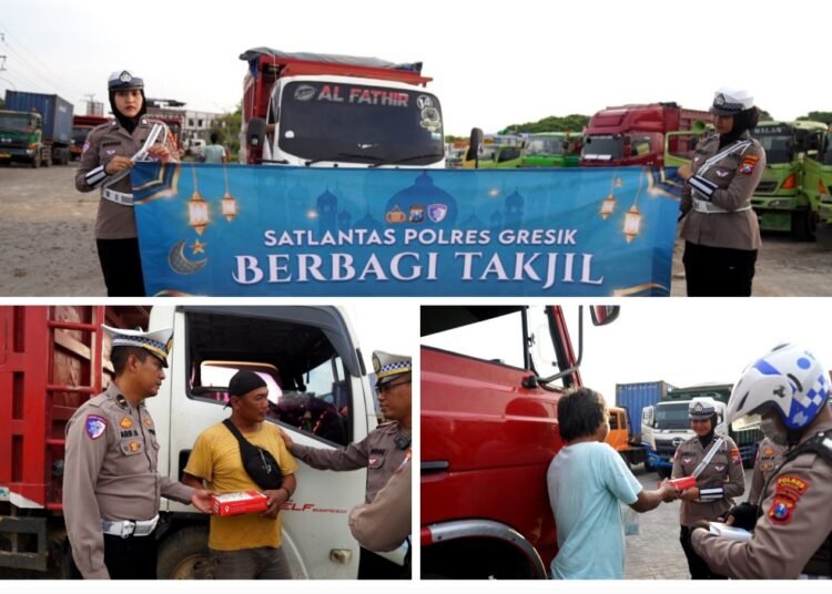 Sentuhan Humanis Satlantas Polres Gresik, Tertibkan Sopir Mokong Sambil Berbagi Takjil Ramadan