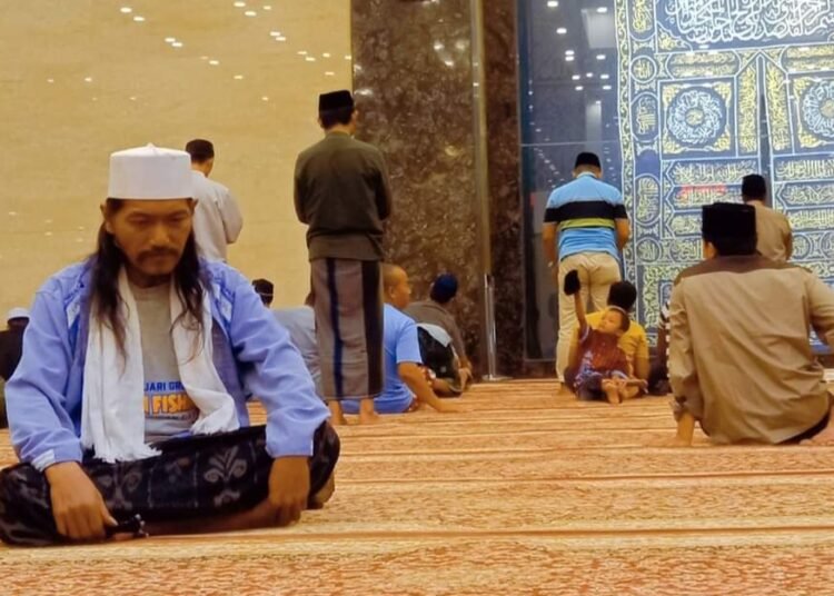 Untukmu yang saat ini tengah putus asa dan nyaris menyerah, Semoga Ramadan mengubah telaga derita menjadi samudera bahagia…!!!