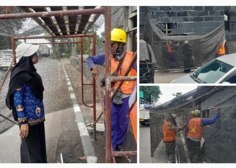 DLH Gresik Gerak Cepat Perbaiki Dinding Gapura Tugu Selamat Datang yang Ambrol !!