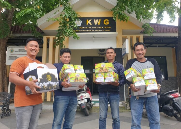 Bahagia Omset Meningkat, Mas Fahmi Pengusaha Sukses Gresik Bagikan Bingkisan Lebaran untuk Jurnalis KWG sebagai Wujud Rasa Syukur