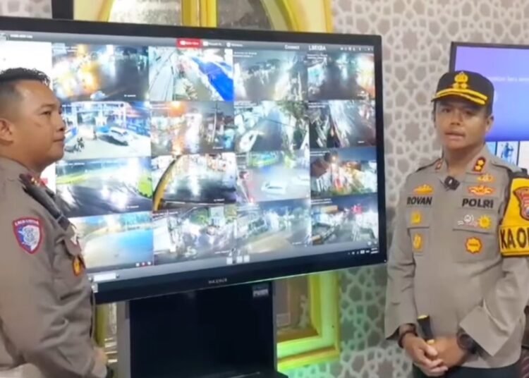 Pastikan Pemudik Aman dan Nyaman, Kapolres Gresik Terus Pantau Arus Mudik Personel Siap Siaga