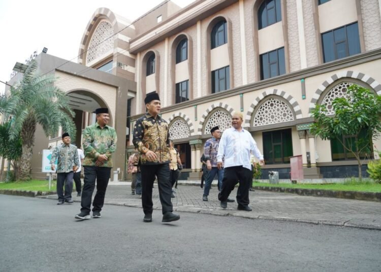 Jelang Haji 2025, Wamenag RI Tinjau Kesiapan Sarpras Asrama Haji Surabaya