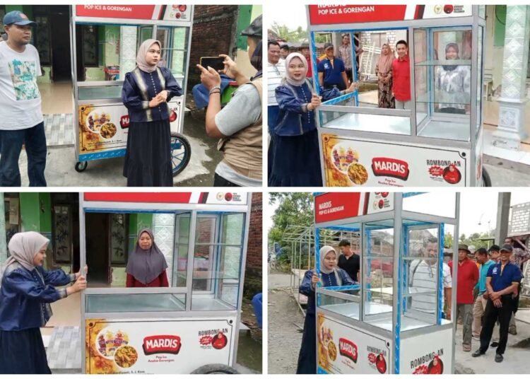 Tanpa Banyak Bicara, Anggota DPR RI Mbak Nila Door to Door Berikan Bantuan Gerobak Gratis