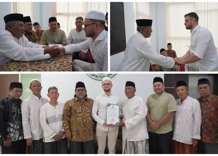 Dari Belanda ke Gresik, Perjalanan Spiritual Tom Bregman Memeluk Agama Islam di Kantor MUI