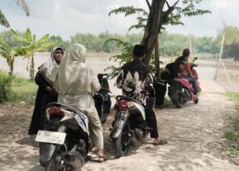 Berkah Idul Fitri, Jasa Tambangan Perahu Gresik – Lamongan Panen Cuan