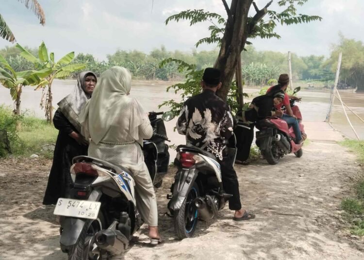 Berkah Idul Fitri, Jasa Tambangan Perahu Gresik – Lamongan Panen Cuan