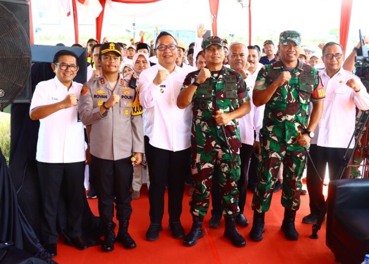 Kapolres Bersama Dirut Petrokimia Gresik Hadiri Panen Raya Padi Serentak di Driyorejo, Terhubung Langsung dengan Presiden Prabowo