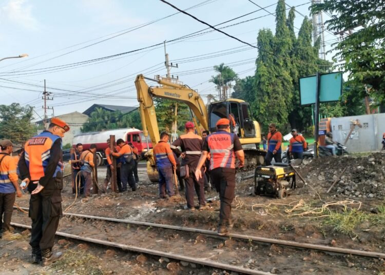 Demi Keselamatan, Perlintasan No 11 Antara Stasiun Indro – Stasiun Kandangan Ditutup !!