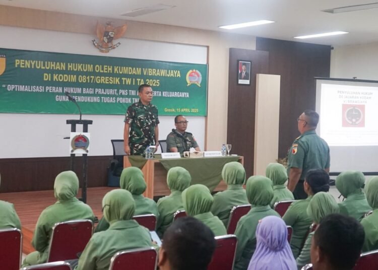 Kumdam V/Brawijaya Gelar Penyuluhan Hukum Bagi Prajurit dan Keluarga di Kodim 0817/Gresik