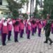 Tanamankan Disiplin Sejak Dini, Babinsa Koramil 0817-15/Bungah Latih PBB Siswa MI Ma’arif NU Assa’adah