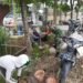 Tanggalkan Senjata, Babinsa Kedamean Bersama Warga Slempit Gelar Karya Bakti Bangun Tanggul Penahan Tanah