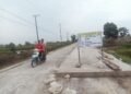 Kuatkan Perekonomian Masyarakat, Pemdes Palebon Duduksampeyan Ngecor Jalan Poros Desa Senilai Ratusan Juta