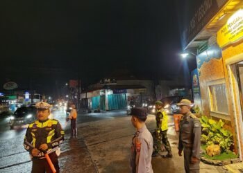 Momen Lebaran, Babinsa Serda Yahya Justru Tunaikan Tugas Negara Pantau Arus Balik Mudik Demi Kenyamanan Masyarakat