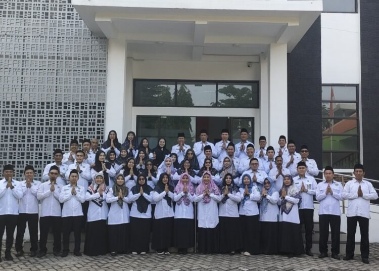Pimpin Apel Pagi Usai Idulfitri, Kepala Kemenag Gresik: Refleksi Bulan Syawal dan Komitmen Menuju Kinerja Lebih Baik