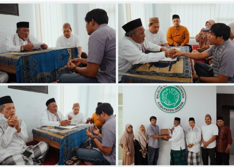 Momen Haru !! Pria Asal Sulawesi Selatan Ikrar Dua Kalimat Syahadat Dituntun Langsung oleh Ketua Umum MUI Gresik