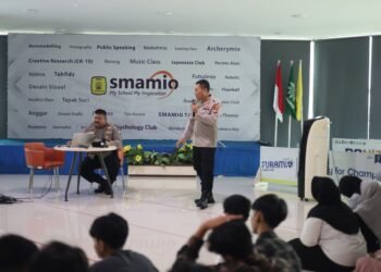“Police Goes To School”, Polres Gresik Gelar Edukasi Keselamatan Berkendara dan Bahaya Narkoba bagi Pelajar
