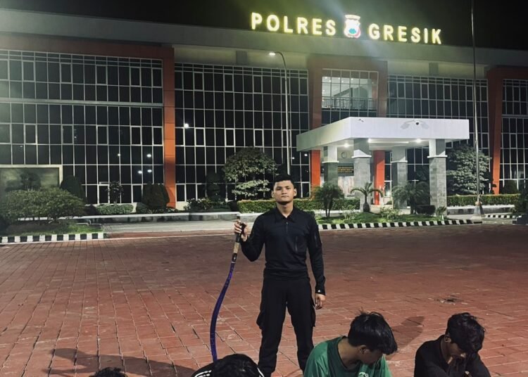 Geng Remaja Bawa Sebilah Clurit Panjang Hendak Tawuran Berhasil Digagalkan Tim Raimas Kalamunyeng Polres Gresik