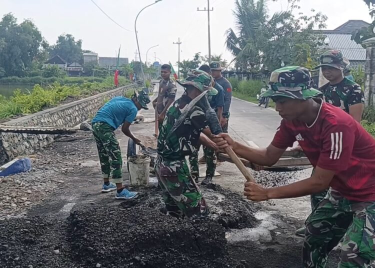 Solid dan Kompak, Satgas TMMD ke-124 Kodim 0817/Gresik Percepat Pembangunan TPT 3 di Dusun Bareng Banter Benjeng