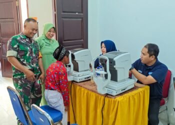 Tak Hanya Bangunan Fisik, TMMD ke-124 Kodim 0817/Gresik juga Gelar Pemeriksaan Mata Gratis